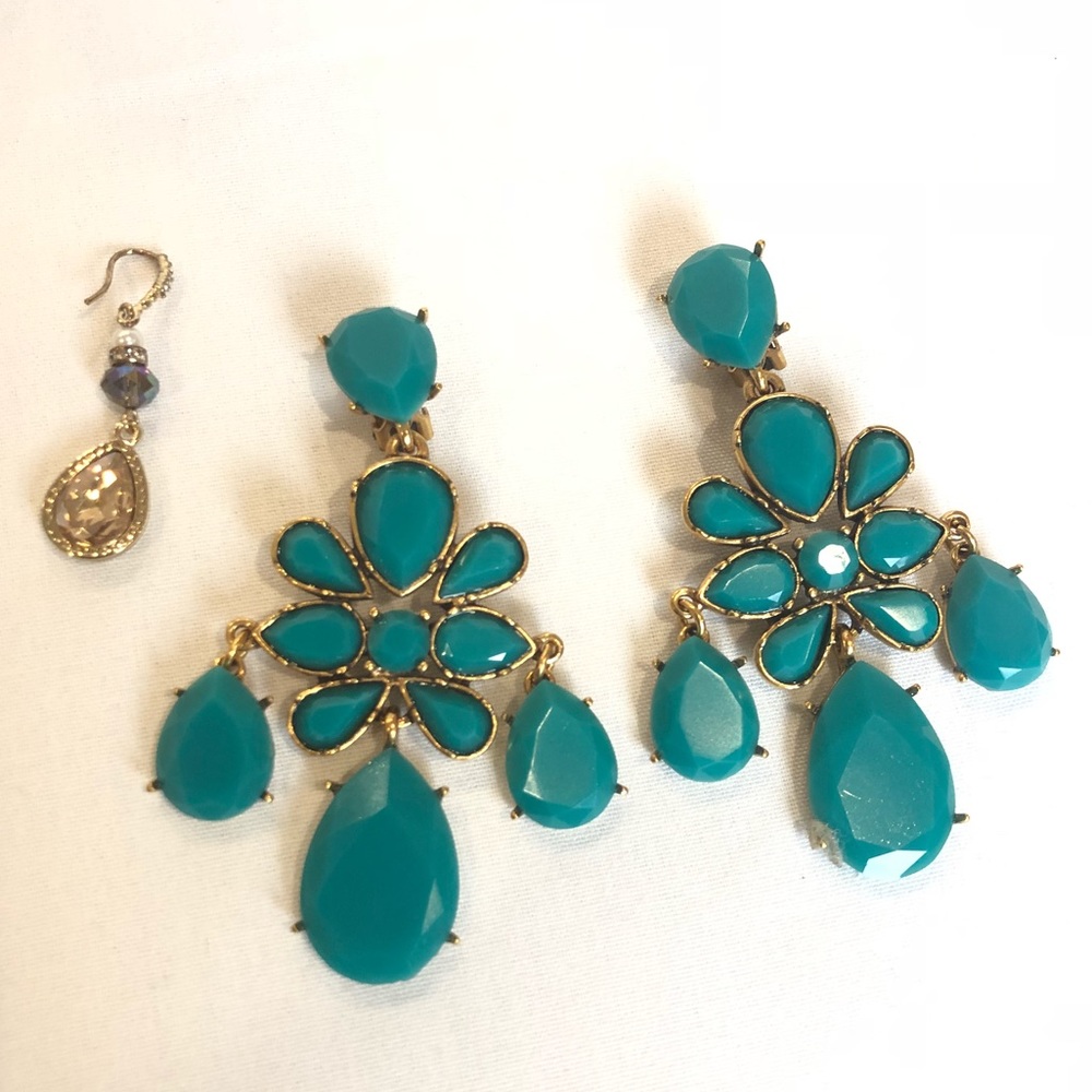 Oscar de la Renta Gold Torquoise Resin Earrings - Picture 6 of 8